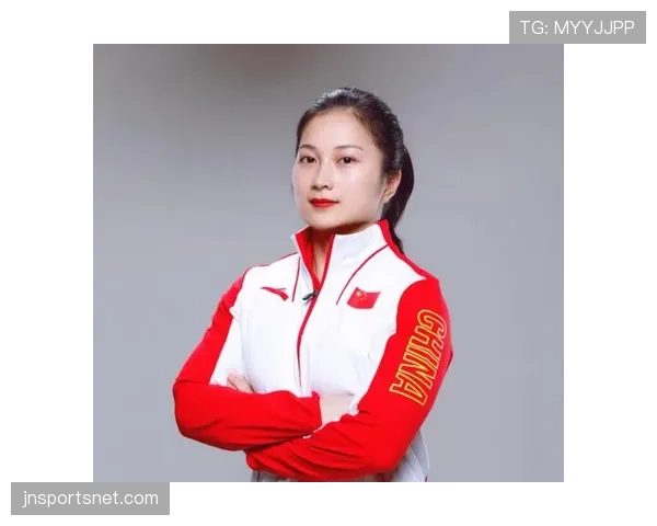 看完廖秋云和男友的合照，我的工资卡要哭了